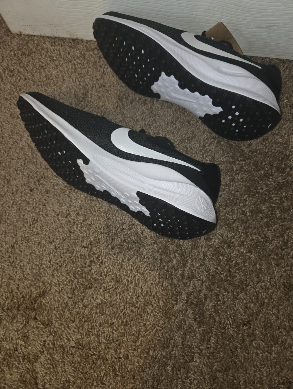 New Nike Revolution 7 Men’s Black and White  Running Shoes  Size 11 FB2207-001 - Picture 9 of 11